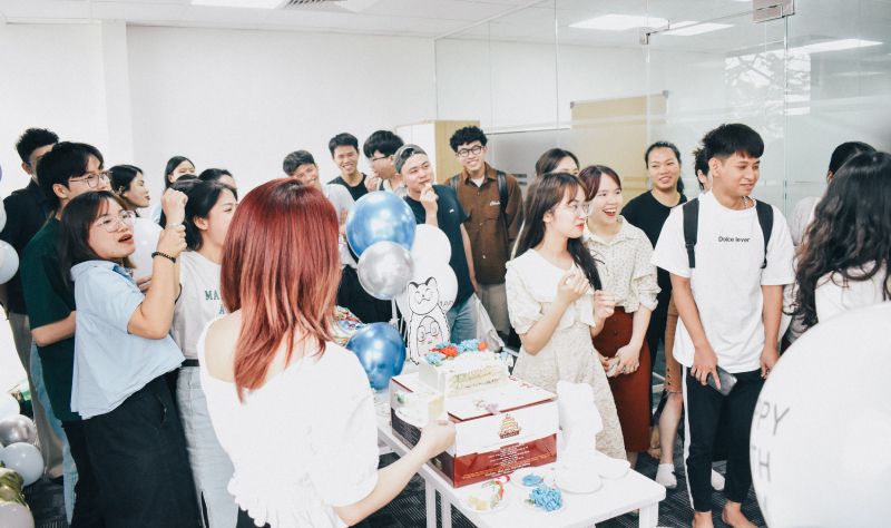 Các bạn học viên theo học tại Kosei tham gia sinh nhật Kosei 10 tuổi